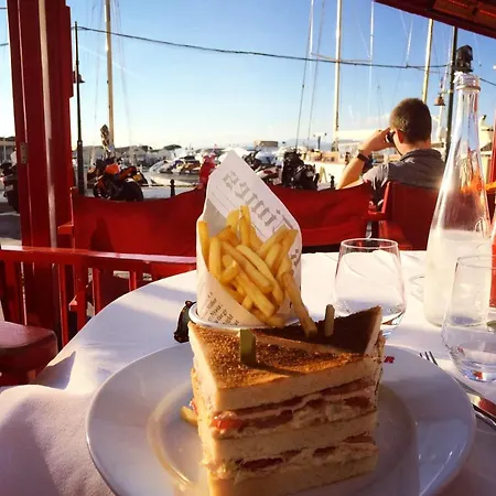 アパート Exclusive With Parking , Gym And Sauna サントロペ