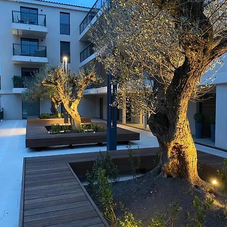 Exclusive With Parking , Gym And Sauna アパート