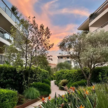 Exclusive With Parking , Gym And Sauna Διαμέρισμα *