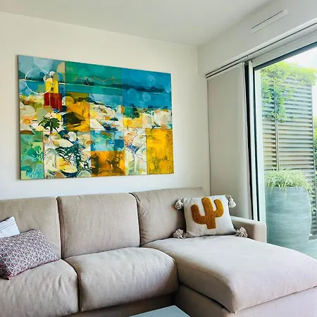 Exclusive With Parking , Gym And Sauna Apartment *