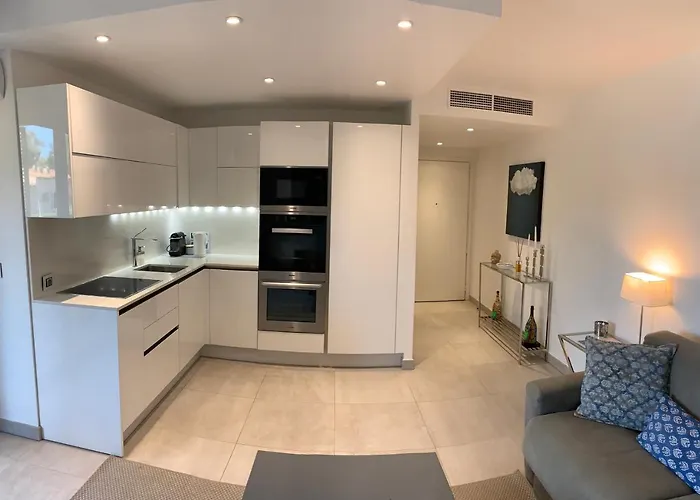 Exclusive With Parking , Gym And Sauna Апартаменти Сен-Тропе