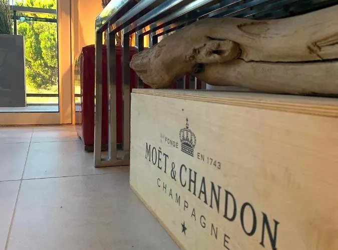 Апартаменти Exclusive With Parking , Gym And Sauna Сен-Тропе