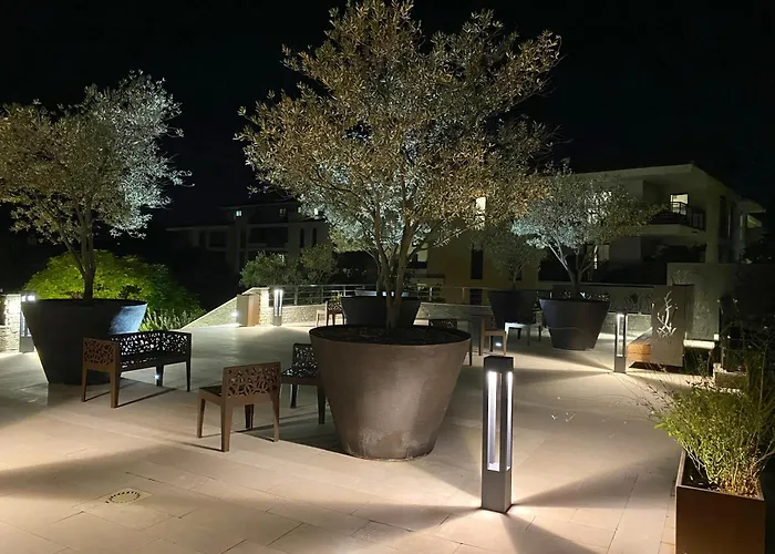 Exclusive With Parking , Gym And Sauna *